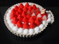 食品サンプル　フェイクスイーツ　丸いちごタルトホールケーキ2(大　直径16cm）　撮影小道具　店舗ディスプレイケーキ