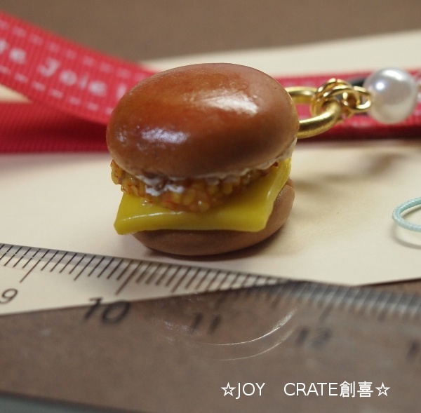 画像: スイーツデコ　食品サンプル　ミニチュア　ハンバーガー（フィッシュフライ）ストラップ
