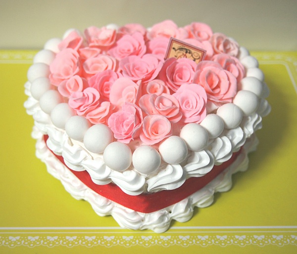 スイーツデコ バラの小物入れ ピンクバラ 中サイズ ハートホールケーキ