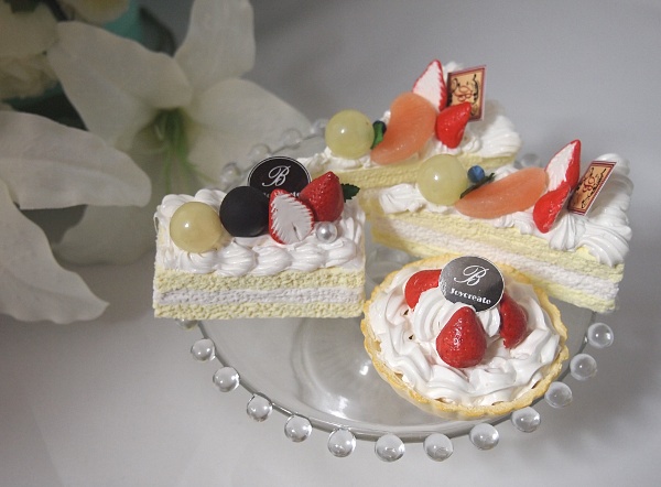 画像: 【Ａ様仮オーダー品】食品サンプル！スイーツデコ　撮影小物にも！ショートケーキセット