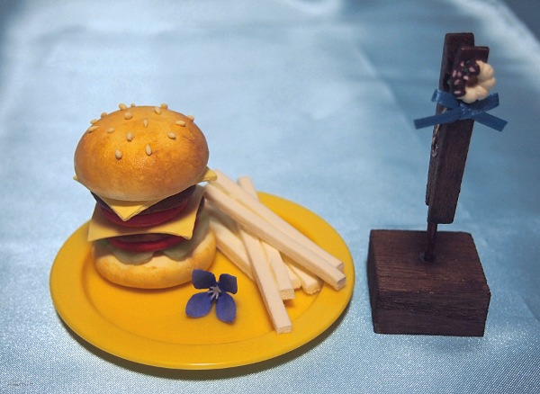 画像: ミニチュア食品サンプル　ドールハウス ハンバーガー＆メモスタント　黄　小