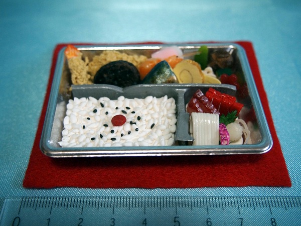 画像: ドールハウス　ミニチュア　幕の内弁当4　撮影小物にも！